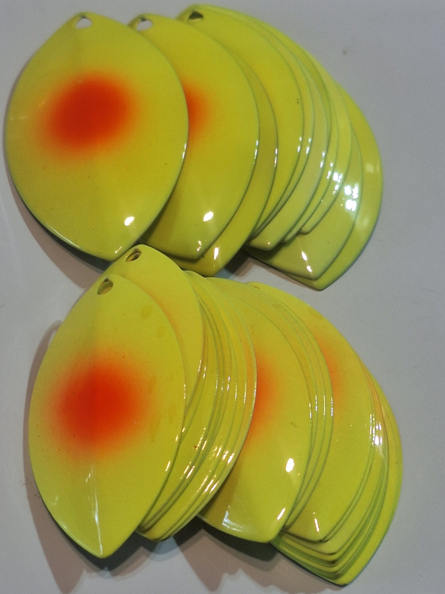 Yellow / Red dot